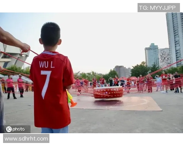 巴西足球赛事精彩纷呈球迷热情高涨助力球队奋勇争先